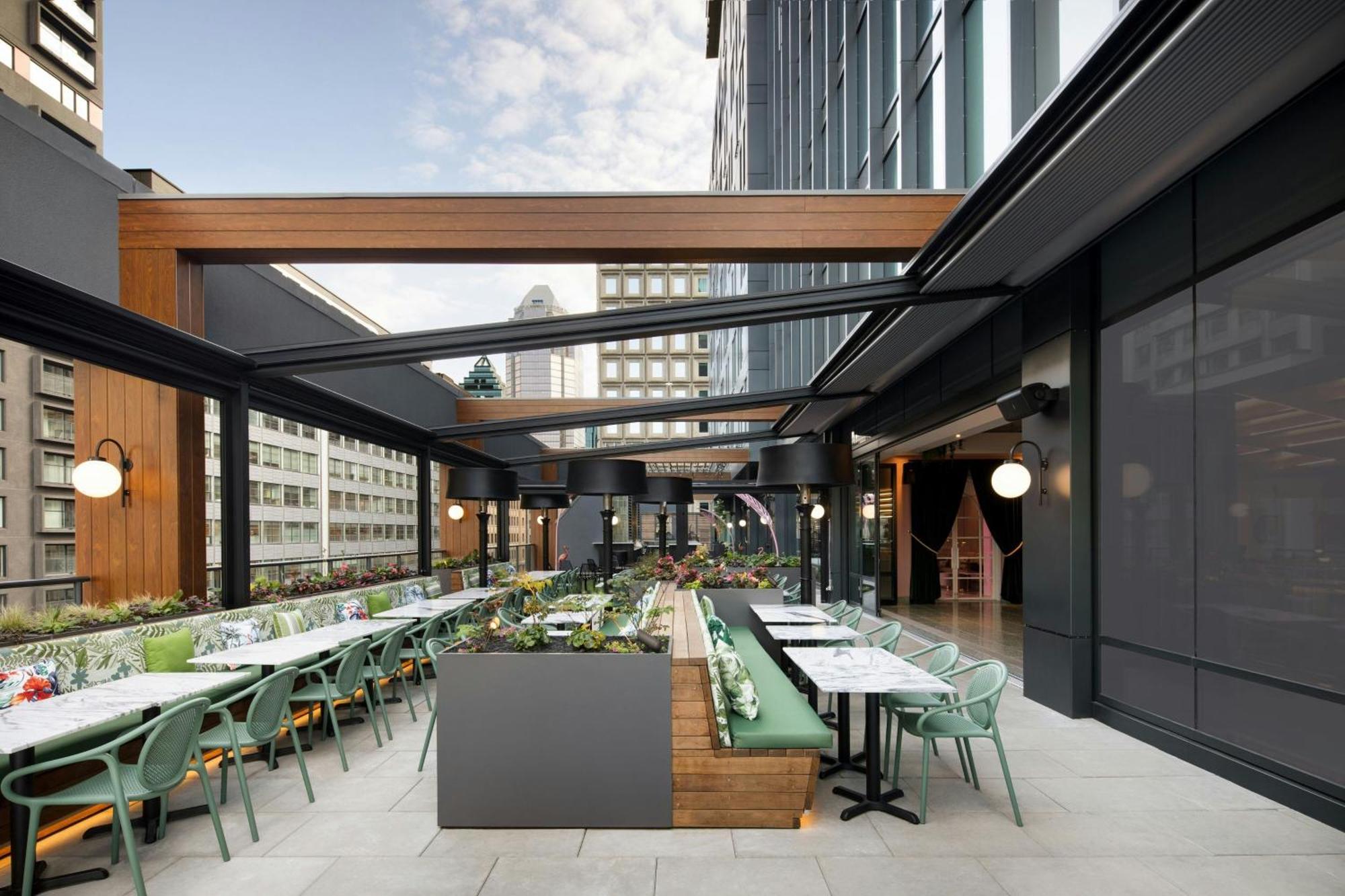 Honeyrose Hotel, Montreal, A Tribute Portfolio Hotel Eksteriør billede The rooftop bar at The Standard London