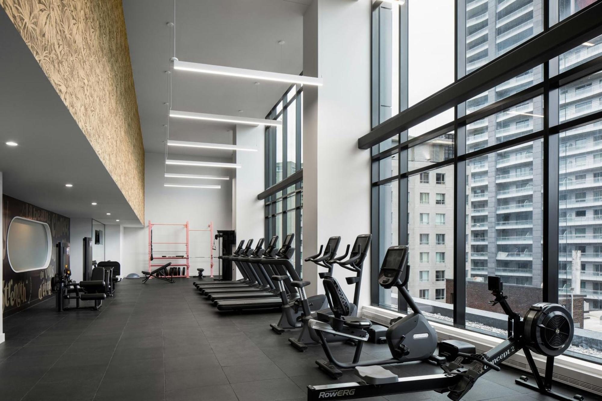 Honeyrose Hotel, Montreal, A Tribute Portfolio Hotel Eksteriør billede The gym at The Collective Old Oak