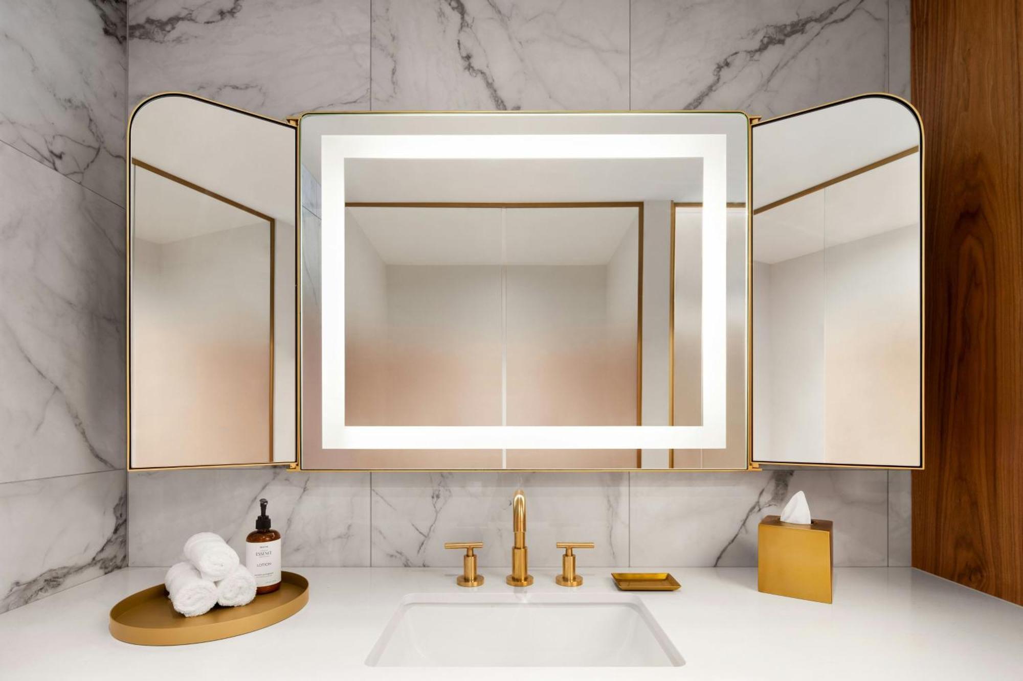 Honeyrose Hotel, Montreal, A Tribute Portfolio Hotel Eksteriør billede Bathroom fixtures by Dornbracht