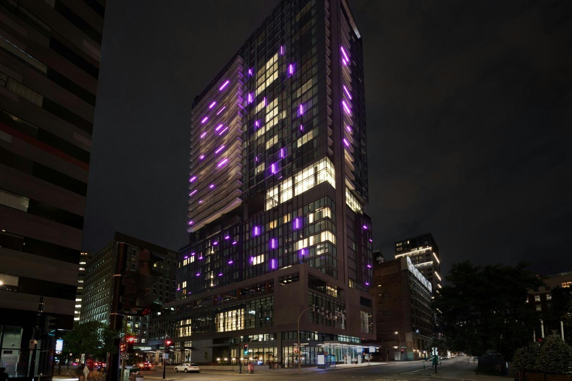 Honeyrose Hotel, Montreal, A Tribute Portfolio Hotel Eksteriør billede The Standard East Village at night